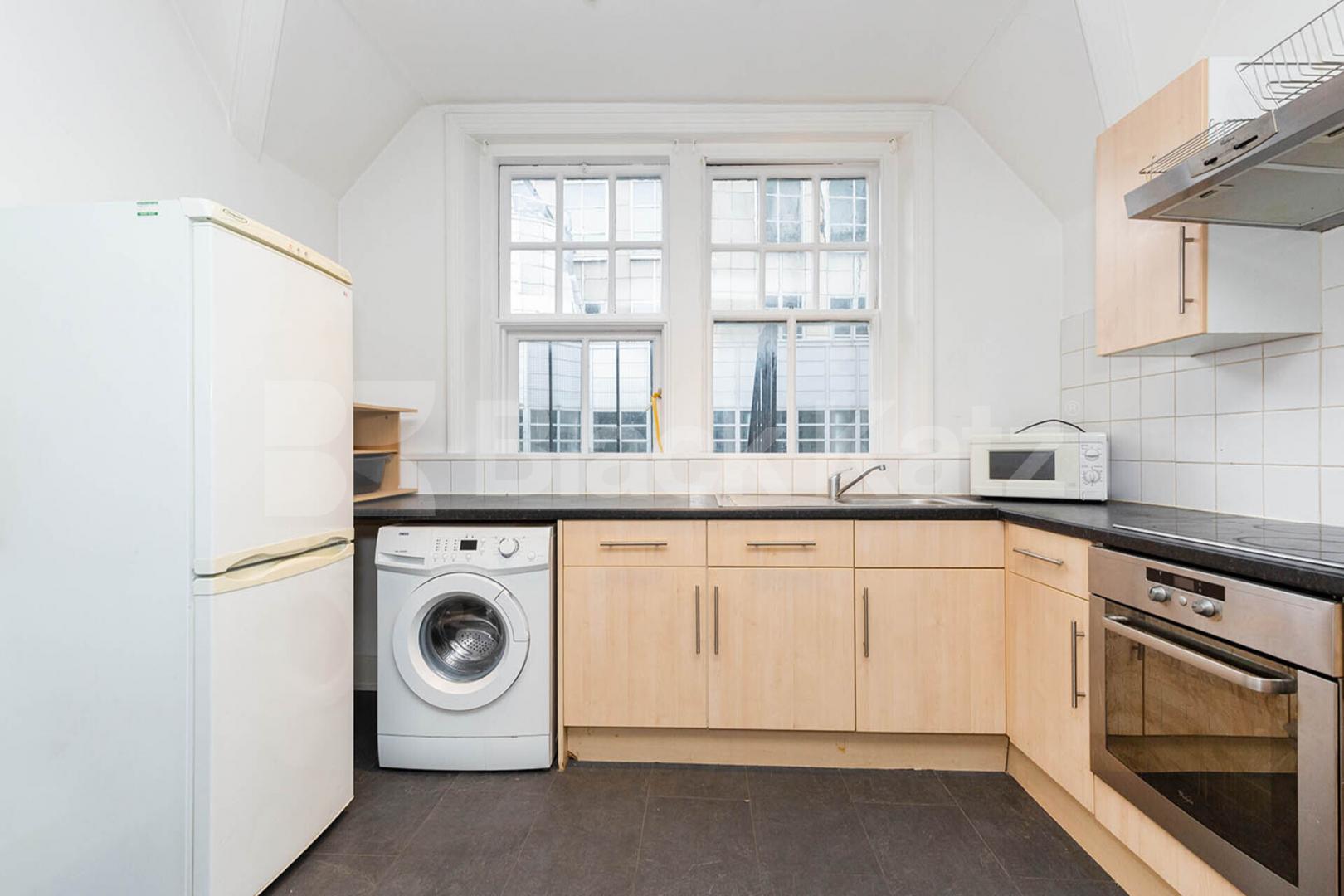 Located in the heart of the city is this large 1 bed inclusive of some bills Fleet Street, Chancery Lane